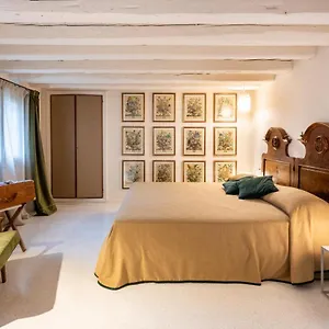  Apartment Palazzo Borgoloco Italy
